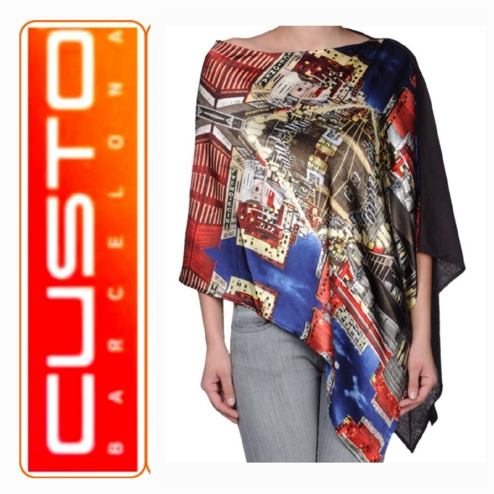 CUSTO BARCELONA Madrid City Skyline Poncho